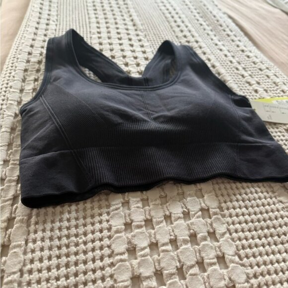 NEW All in Motion Black Sports Bra Size M - Picture 2 of 5